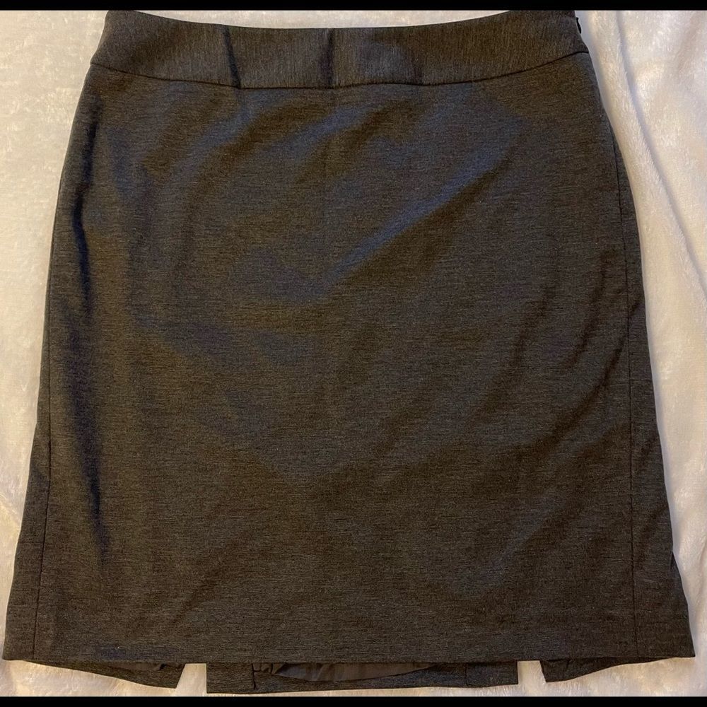 Women’s Loft Gray Pencil Skirt. Size 10